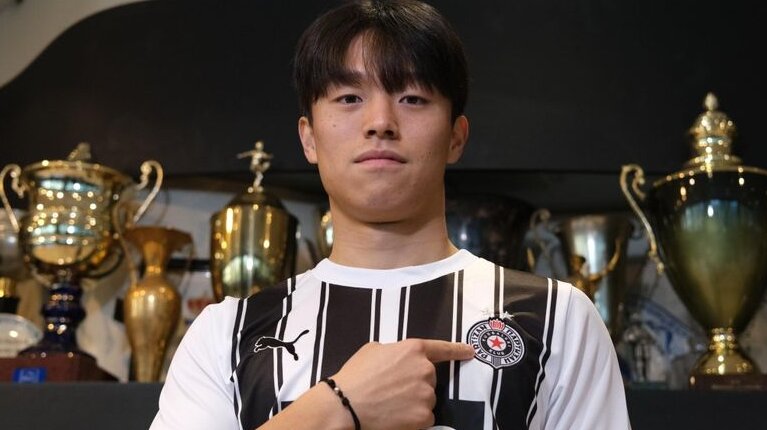 Partizan i zvanično završio sa prelaznim rokom: Korejac Jung Džun Goh zadužio crno-beli dres 1