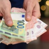 Kurti o situaciji sa dinarom na Kosovu: Srbija ne mari za dinar već želi da operiše kešom, nismo čuli Srbina da kaže "ne želim evro" 6