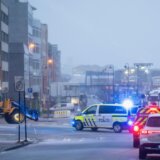 Reporterka Danasa u Norveškoj, koju je pogodila najsnažnija oluja u poslednjih 30 godina: Zatvorene škole i vrtići, vetar nosio krovove i drveće (FOTO) 12