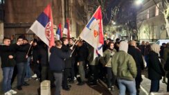 Pripadnici neonacističke grupe obeležili godišnjicu smrti Milana Nedića, nešto dalje građani protestvovali zbog skupa (FOTO) 8