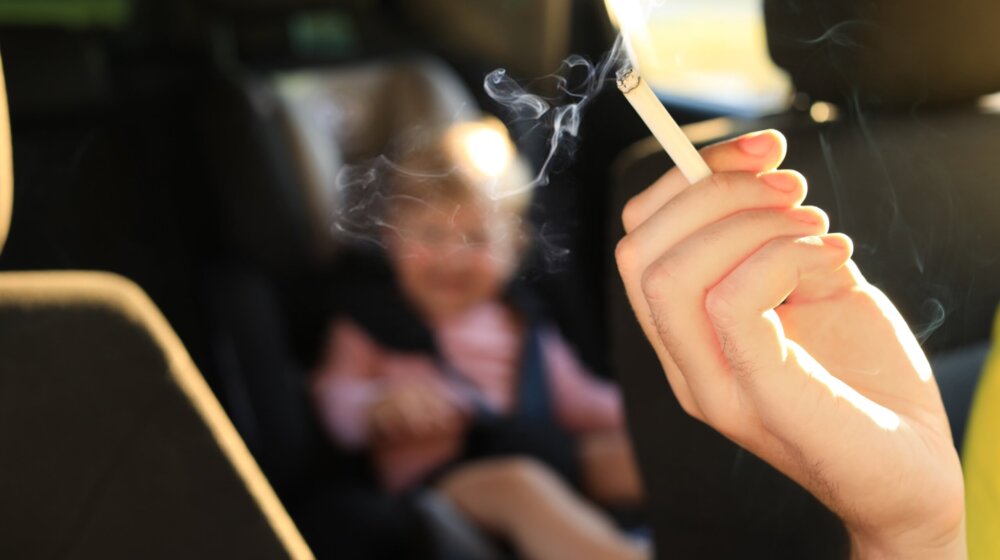 11 američkih država zabranilo pušenje u automobilima sa decom 1