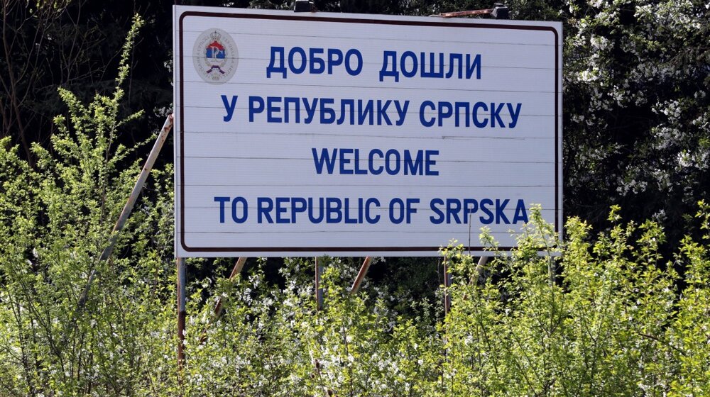 U Srebrenici postavljena tabla sa novim nazivom: Ulica Maršala Tita već postala Ulica Republike Srpske? 1