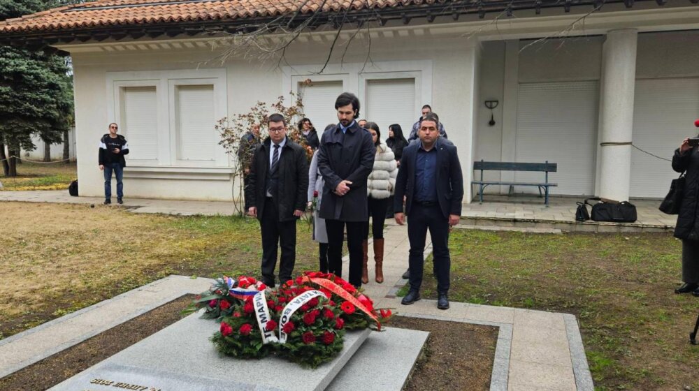 Socijalisti položili vence na grob Slobodana Miloševića: Šta je Marko rekao o dedi? 1