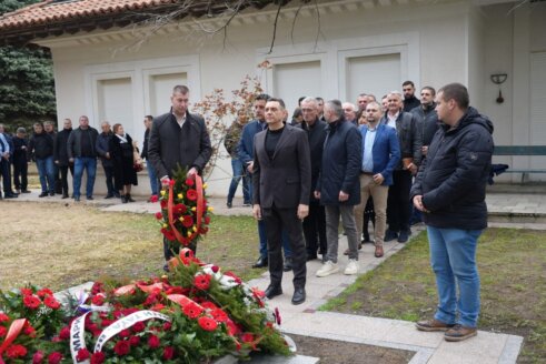 Socijalisti položili vence na grob Slobodana Miloševića: Šta je Marko rekao o dedi? 3
