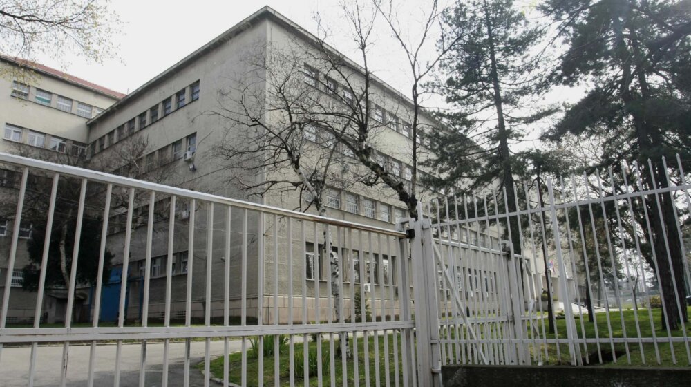 U pritvoru preminuo optuženi za silovanje sedam polaznica škole jahanja 9
