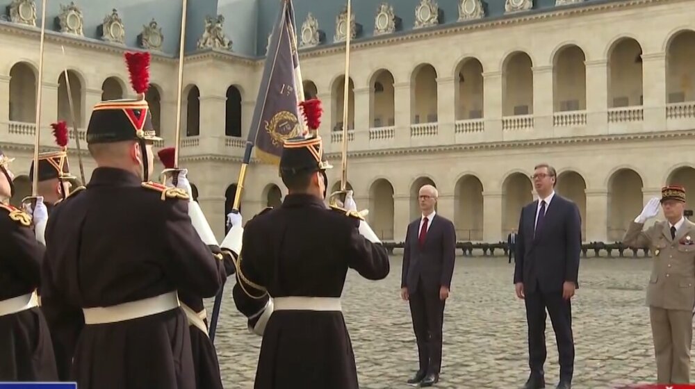 Vučić počeo posetu Parizu polaganjem venca na spomen-ploču u slavu srpske vojske 1