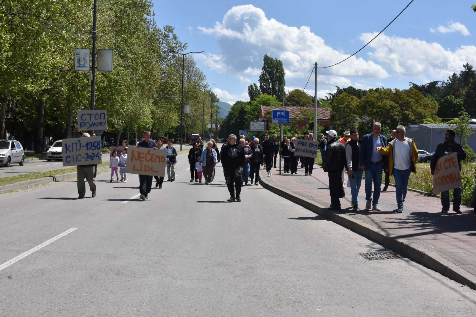 "Grad hoće da nam otme legalne placeve i kuće": Građani blokirali Bulevar Zorana Đinđića u Nišu 3