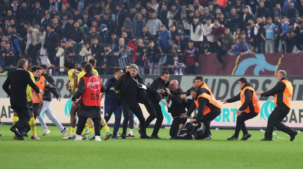 Nastavlja se haos u turskom fudbalu: Finale Superkupa prekinuto posle 50 sekundi (VIDEO) 1