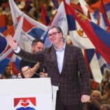 Šta je Vučić poručio SNS u čestitci za rođendan? 5