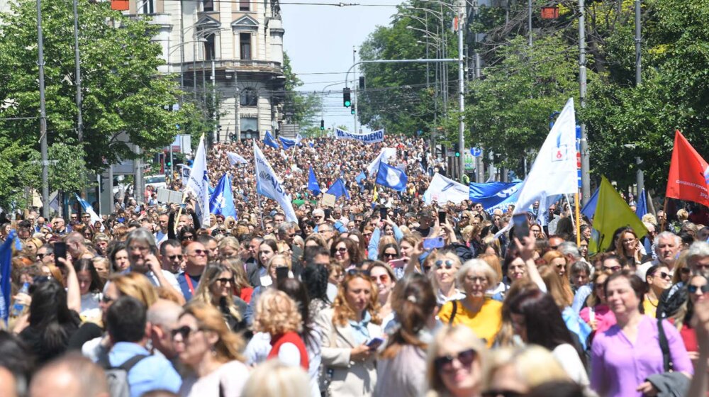 Oglasili se sindikati prosvetara o sastanku sa premijerom Milošem Vučevićem: Hoće li biti štrajka u školama 16. septembra? 9