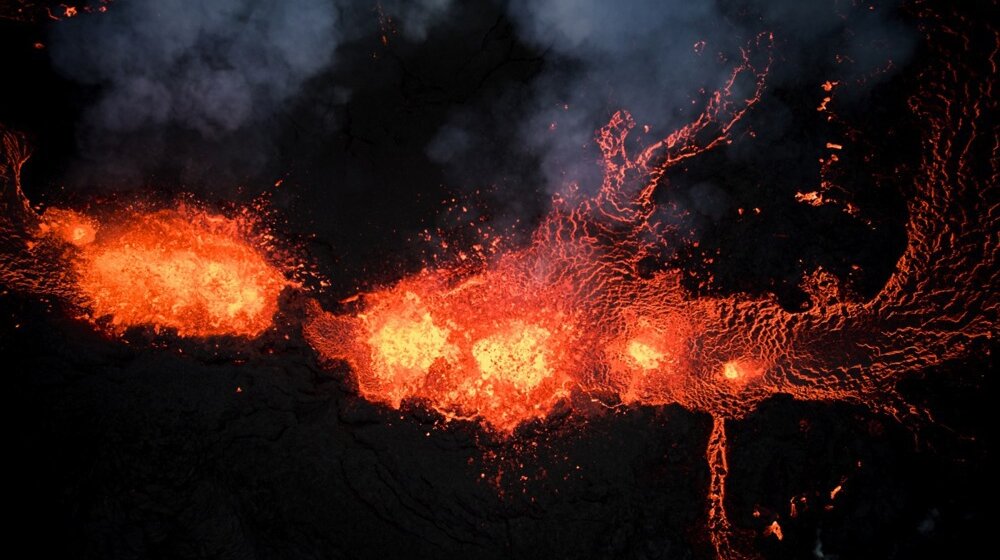 Nova erupcija vulkana na Islandu – lava letela 50 metara uvis 1