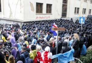 (FOTO, VIDEO) Protesti u Gruziji protiv zakona o stranim agentima: Noć uoči konačnog glasanja 2