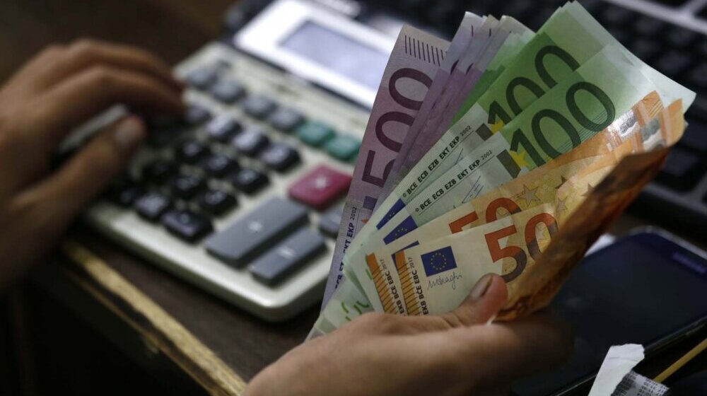 Javni dug Srbije na kraju juna tačno 50 odsto BDP-a 8