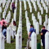 Oslobođenje: Vučić priznaje poraz, Dodik preti, ali svet je uz Srebrenicu 12