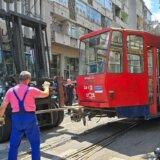 Gradski autobus oštetio više parkiranih automobila u Beogradu (VIDEO) 19