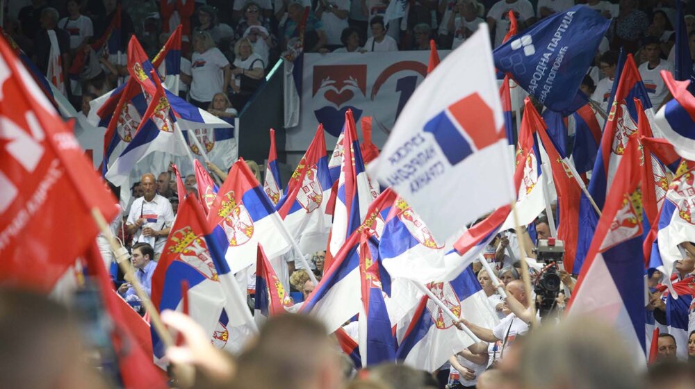 (FOTO) Kako je izgledao završni miting SNS u Beogradu: Na tribini Danilo Vučić 1