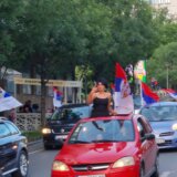 U Beogradu kolone vozila sa zastavama Srbije nakon glasanja za Rezoluciju o genocidu u Srebrenici (FOTO, VIDEO) 1