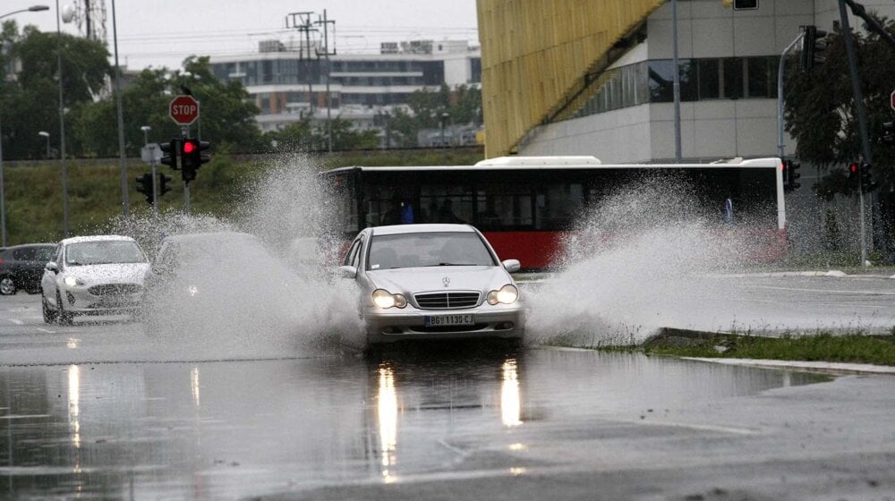 Nevreme u Beogradu: Potoci vode na ulicama, zastoji u saobraćaju (VIDEO) 1