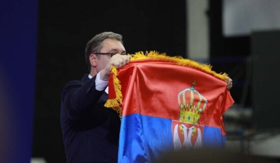 "Naš srpski prijatelj Vučić - saučesnik u genocidu": Analiza Leona Hartvela za New Eastern Europe 9