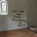 Imam sa Kosova osuđuje grafite verske mržnje na crkvi kod Peći: Užasan vandalski čin, solidarišemo se sa Srbima 1