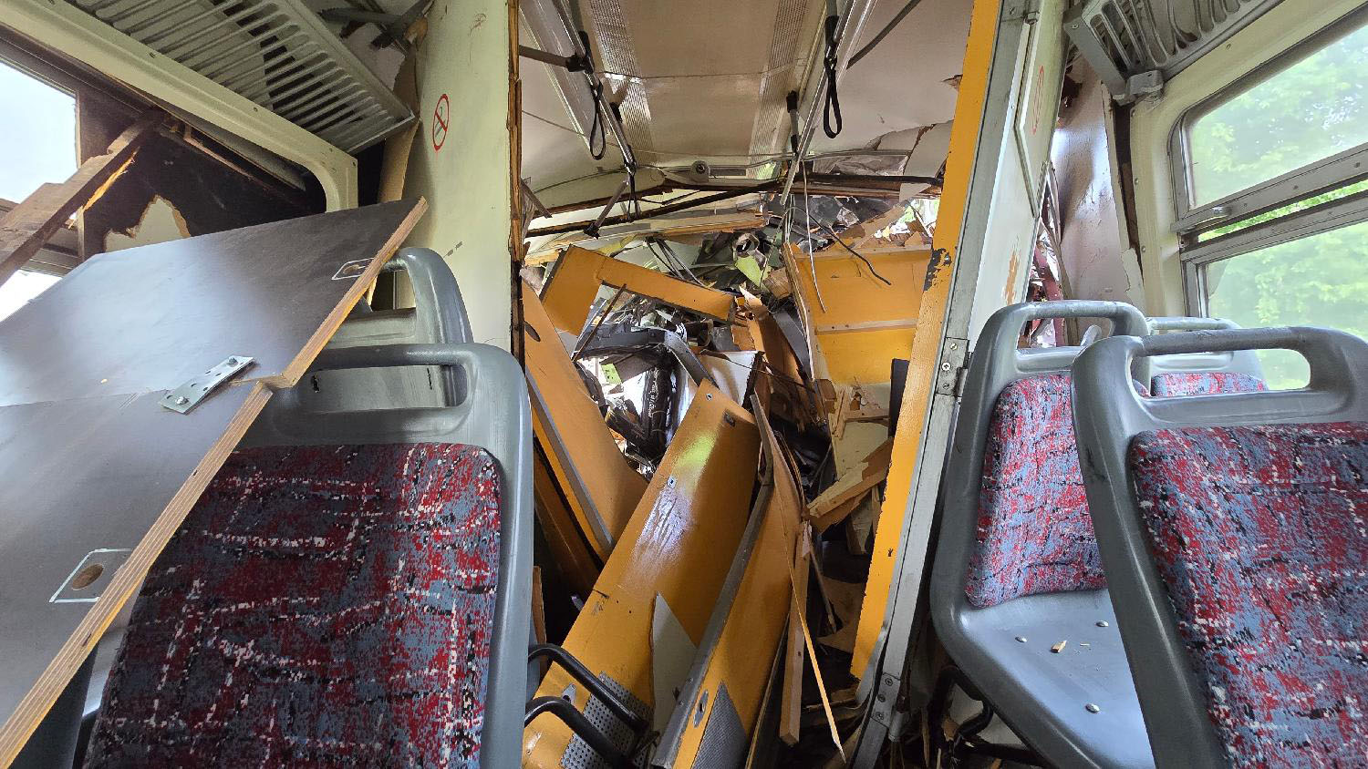 Nakon železničke nesreće u Beogradu: Pogledajte kako izgleda olupina putničkog voza (FOTO) 4