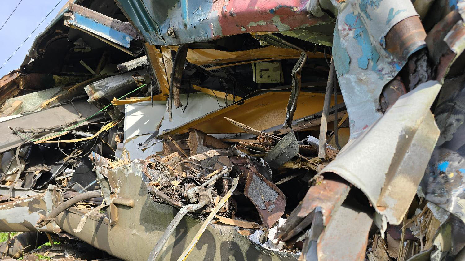 Nakon železničke nesreće u Beogradu: Pogledajte kako izgleda olupina putničkog voza (FOTO) 2