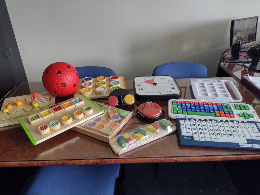 Komunikatori koji proizvode glas, robusne tastature i miševi, lopte koje zveče: Škola u Kragujevcu kao resursni centar inkluzivnog obrazovanja 2