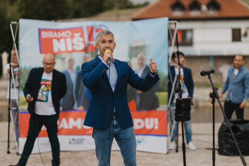 Aleksić poželeo Vučiću srećan put iz Niša, Stanković ga pozvao na duel: Završna konvencija "Biramo Niš" 3