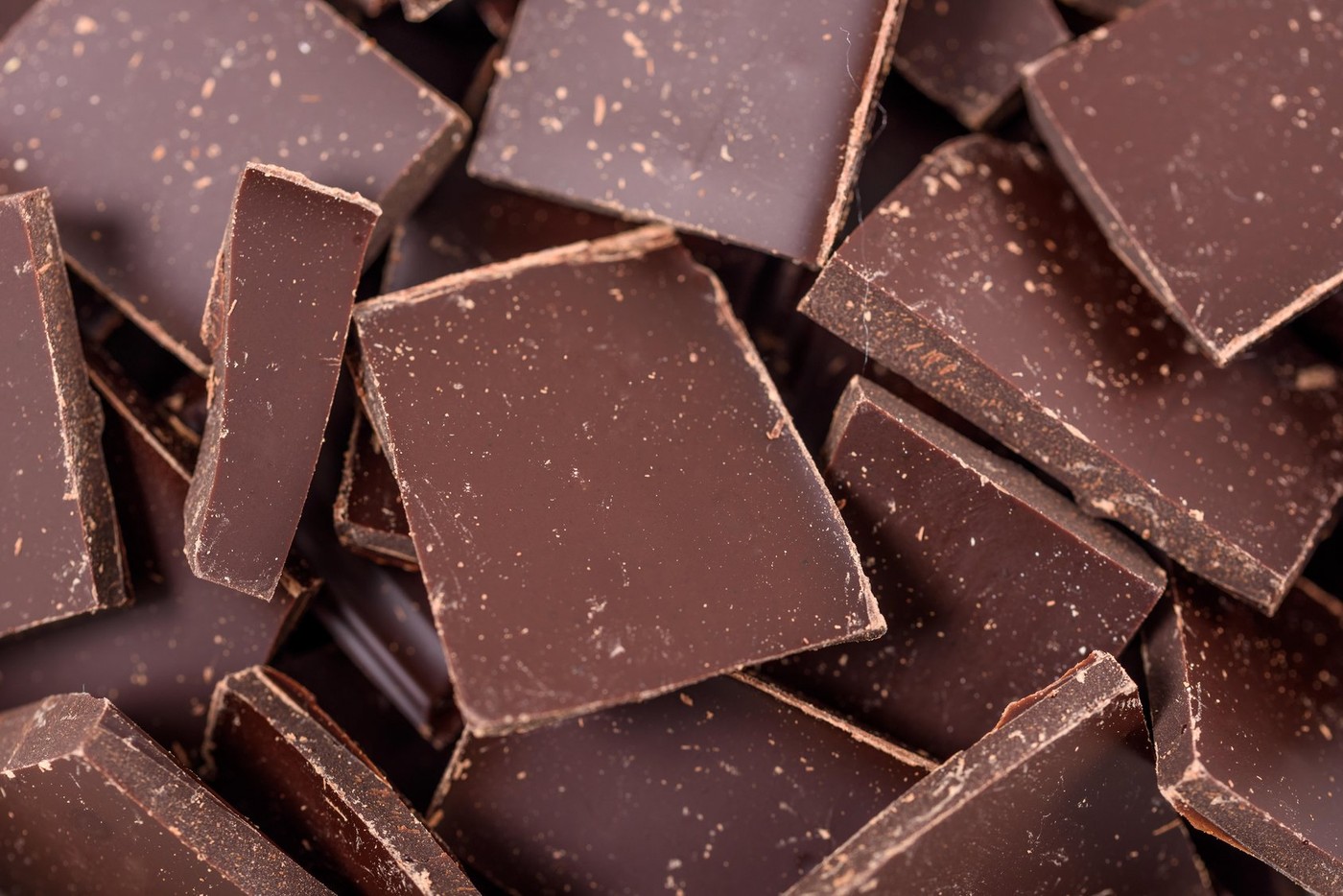 Crna čokolada reguliše visok britisak