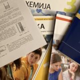 Roditelji šokirani cenama udžbenika: Ni Šapićevih 20.000 dinara ne može da "zakrpi" komplet za više razrede 9