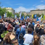 (VIDEO) Protest prosvetnih radnika ispred Vlade Srbije: Traže hitnu izmenu Krivičnog zakonika i zaštitu kao advokati 16