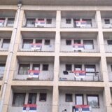 Na terasama soba u Studentskom gradu postavljene zastave Srbije 6