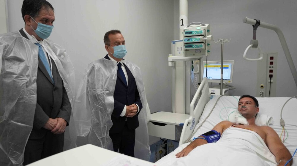 Dačić i ambasador Izraela Jahel Vilan posetili povređenog žandarma 9
