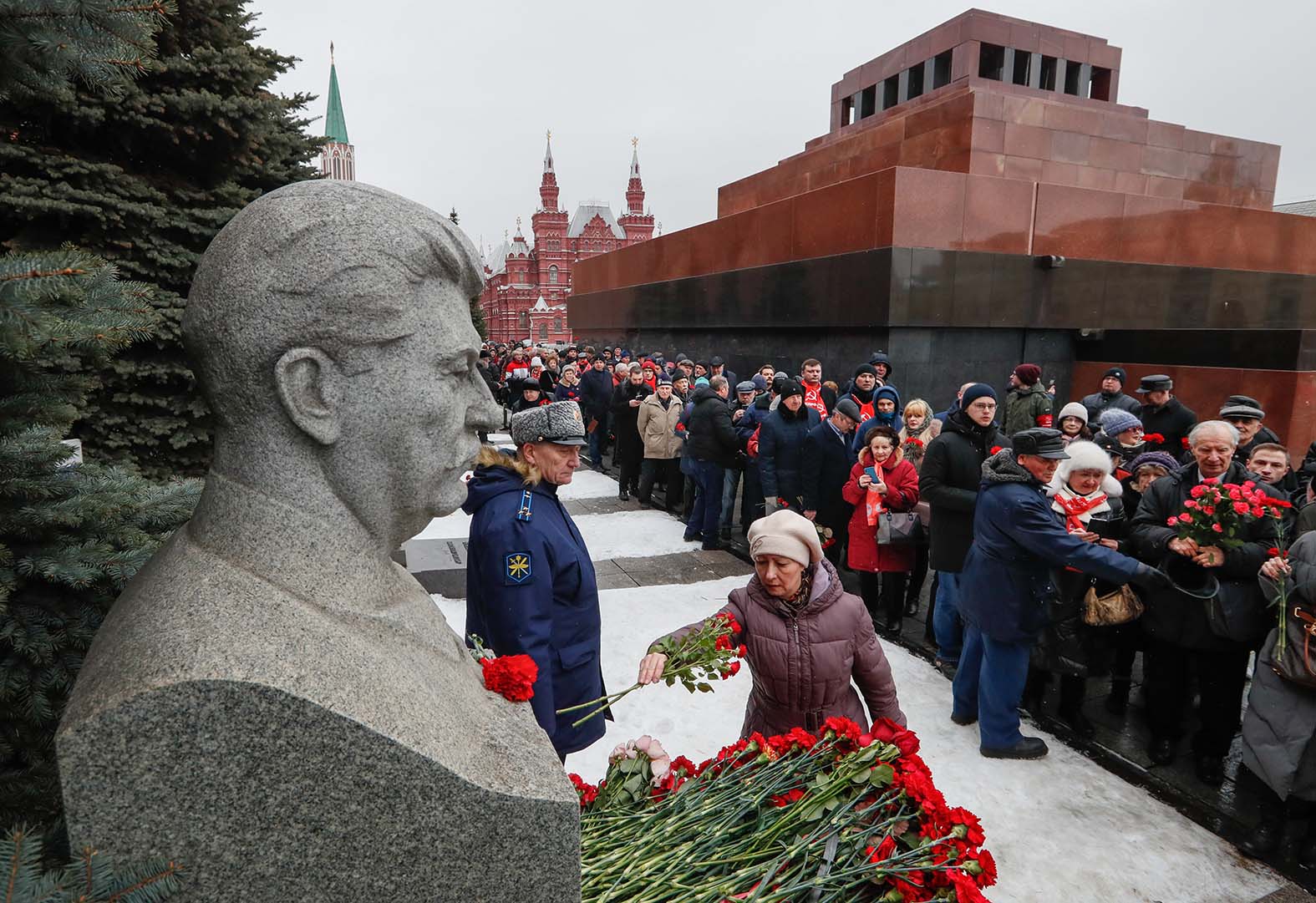 Staljinove metode se sviđaju mnogima na vlasti, ali ne bi uradili što i Vulin: Sagovornici Danasa o poseti potpredsednika Vlade Staljinovom grobu 2