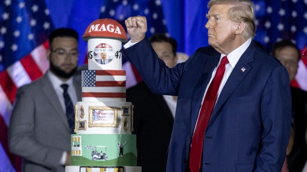 Tramp uz tortu i balone proslavio rođendan, Bajden mu čestitao: Od jednog starca drugome 1
