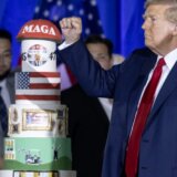 Tramp uz tortu i balone proslavio rođendan, Bajden mu čestitao: Od jednog starca drugome 14