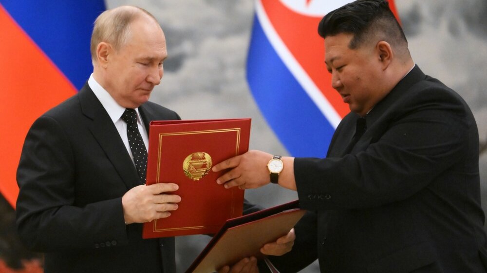 "Njih dvojica su čudan par, jedan je nasmejan i bucmast, drugi se mnogo mršti": Analitičar za Gardijan o odnosu Putina i Kim Džong Una 1