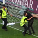 UEFA pojačava bezbednost na utakmicama na EP zbog upada navijača na teren 3