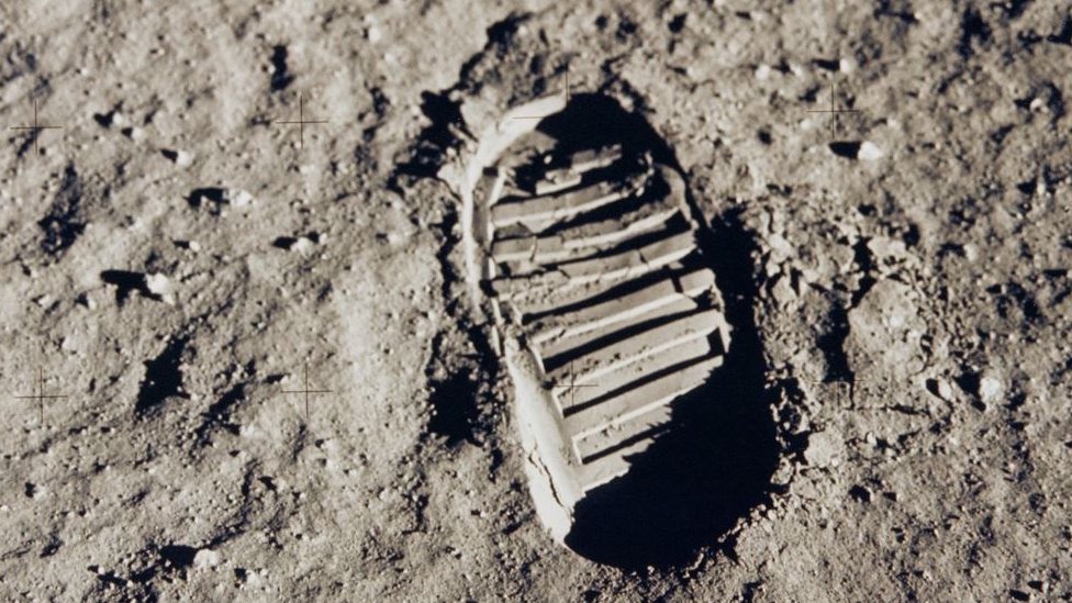 Otisak stope američkog astronauta Nila Armstronga, prvi otisak čoveka na Mesecu