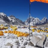 Mont Everest: Uklonjeno 11 tona otpada sa himalajskih vrhova 4