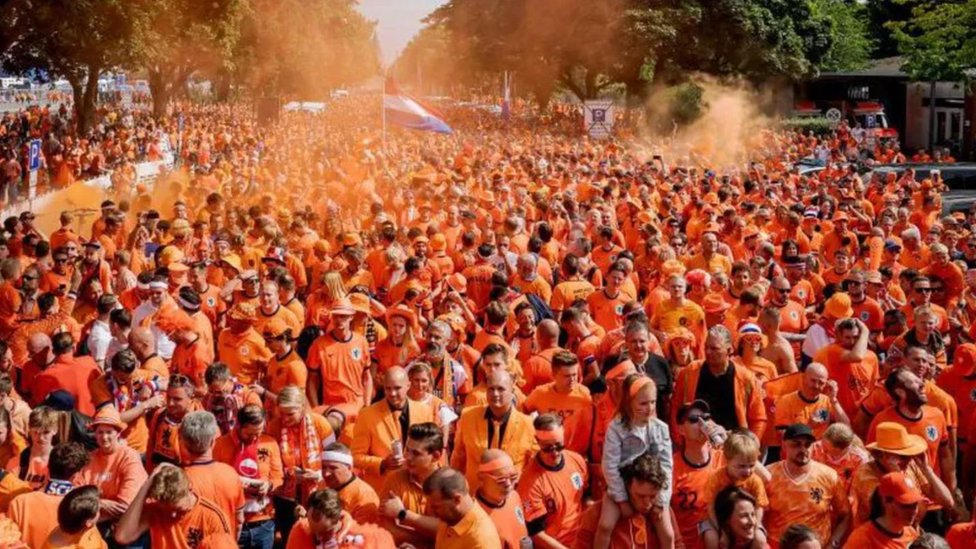 Evropsko prvenstvo u fudbalu 2024: Navijačka žurka Holanđana u Hamburgu, narandžasta reka se slivala do stadiona 13