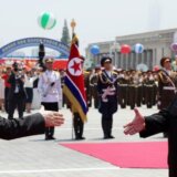 Severna Koreja i Rusija: Limuzina, servis za čaj i 'biste' među poklonima koje su razmenili Putin i Kim 7