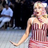 Moda i Olimpijske igre: Ko je sve prošetao modnom pistom na pariskom trgu 6