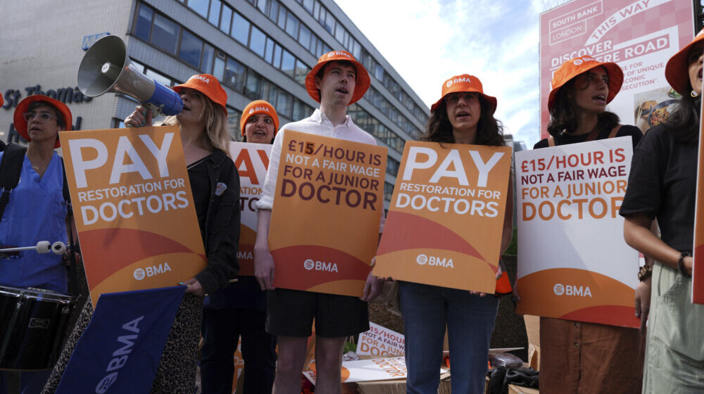 Hiljade engleskih lekara u štrajku neposredno pred izbore 4. jula 1
