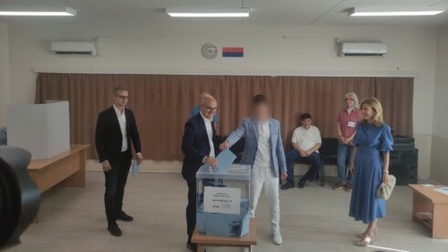 Lokalni i beogradski izbori: U Nišu i SNS i opozicija proglasili pobedu, u Beogradu SNS sama može da formira vlast (FOTO, VIDEO) 22