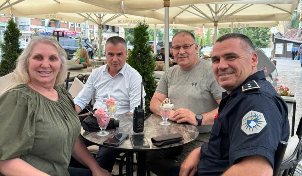 Direktor Kosovske policije jeo sladoled na mitrovačkom šetalištu: Obišao Jarinje, Leposavić, Banjsku... 1