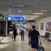 Carinik osumnjičen da je uzeo 1.500 evra putniku na beogradskom aerodromu da mu ne bi kontrolisao prtljag 12