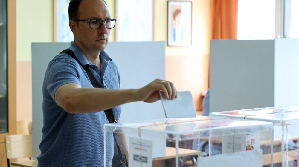 Kolika je izlaznost na ponovljenim izborima u Nišu do 18 časova? 11