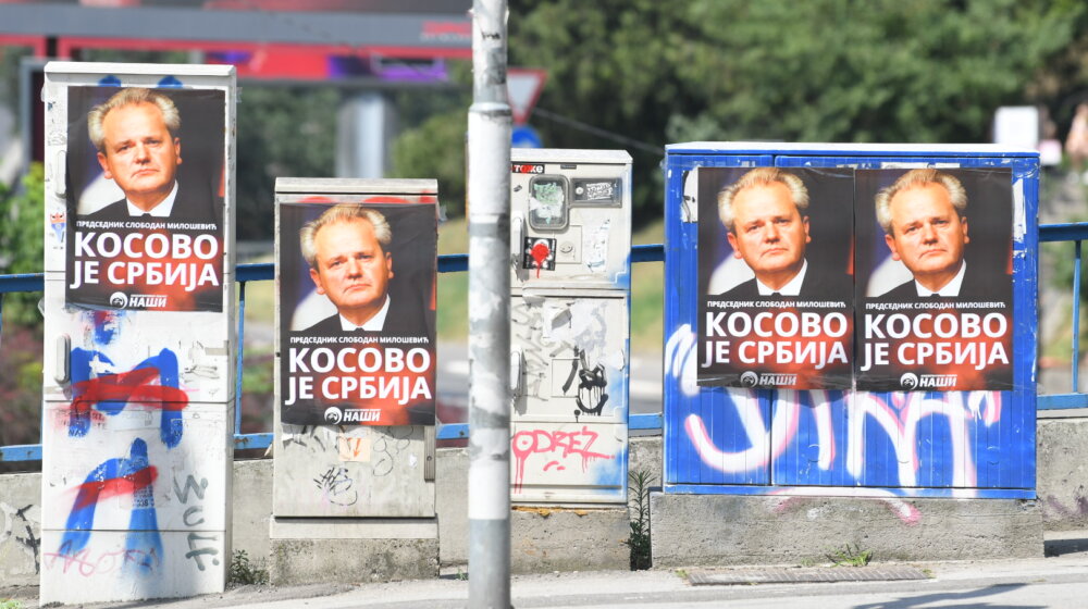 Slobodan Milošević i "Kosovo je Srbija" u Beogradu: Na nekoliko lokacija u gradu zalepljeni plakati 1