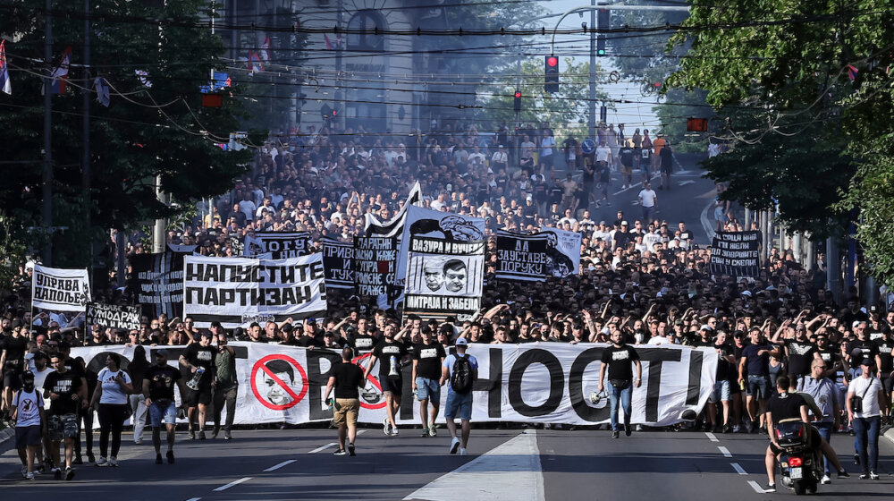 Navijači crno-belih ponovo pozivaju državu da se istraži „kriminal u FK Partizan“: Ukoliko ne reagujete, pravdu ćemo potražiti uz korišćenje drugih metoda 1